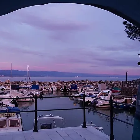 Lapov, Beautiful View, Private Free Parking Ičići