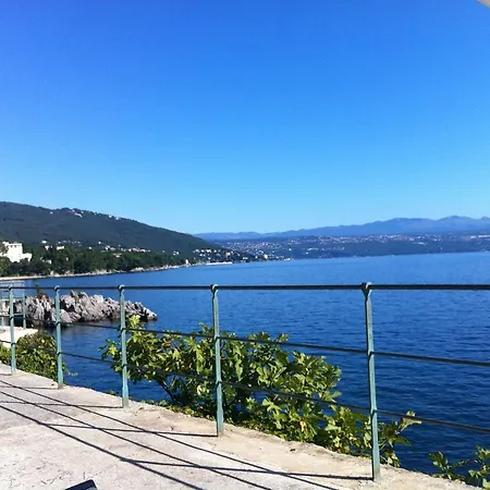 Lapov, Beautiful View, Private Free Parking Apartment *