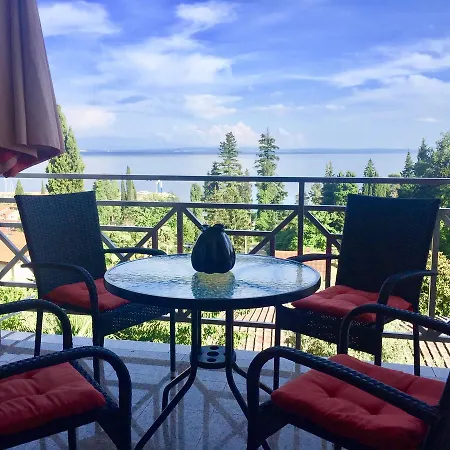 Lapov, Beautiful View, Private Free Parking Ičići